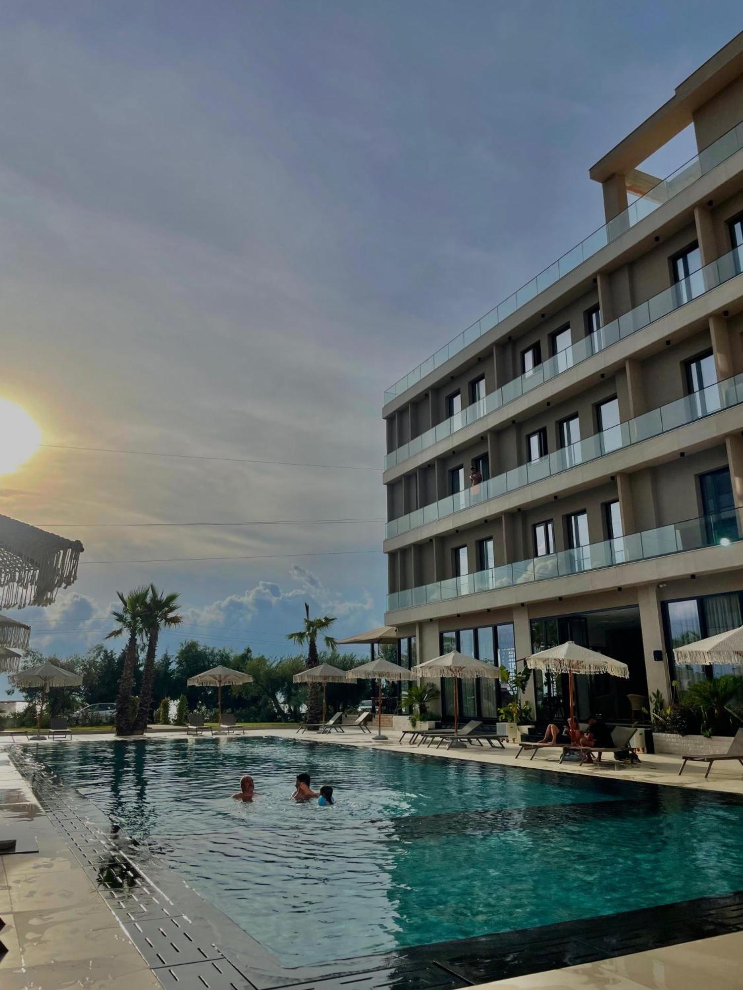 Tris3 Hotel Radhimë Exteriér fotografie