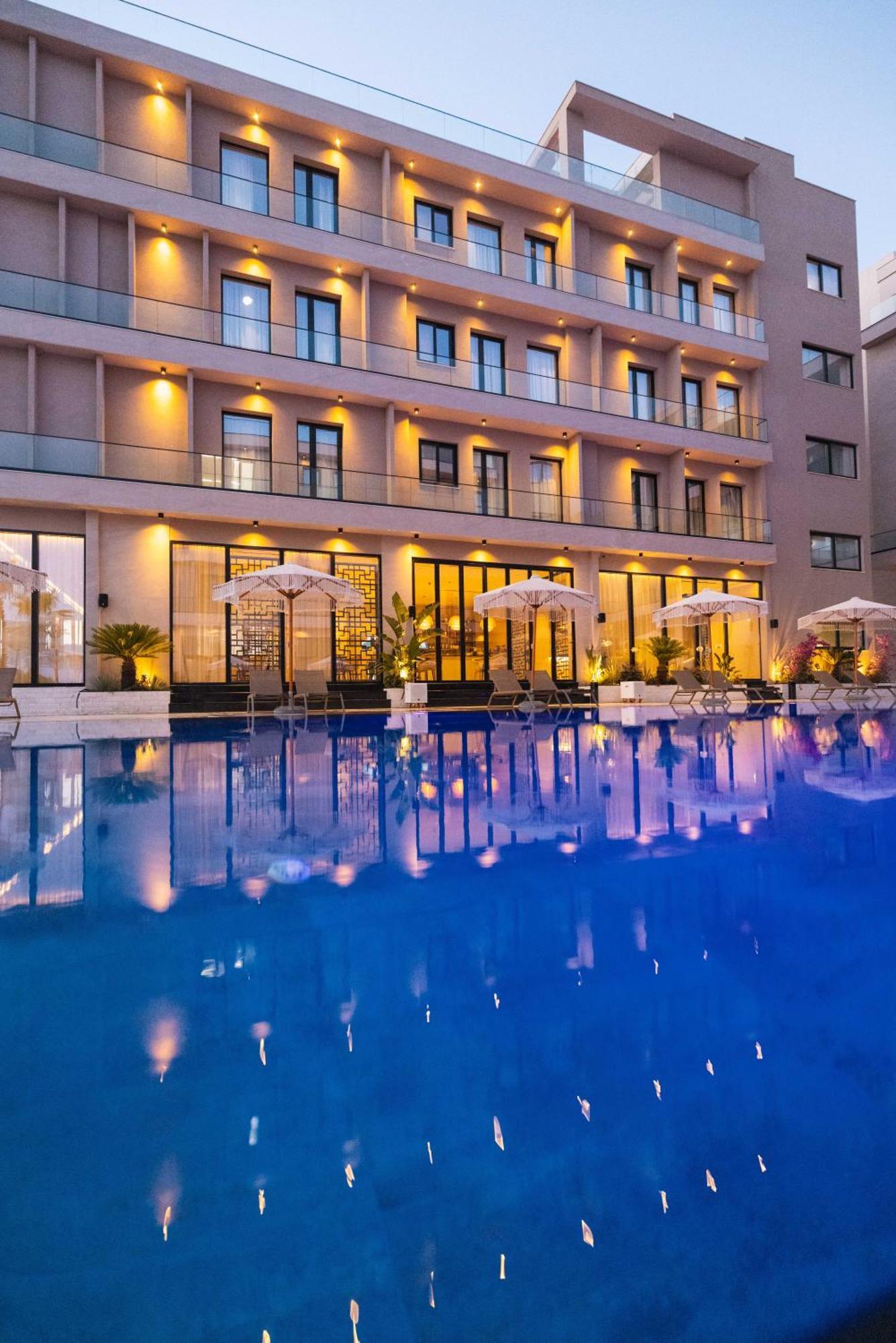Tris3 Hotel Radhimë Exteriér fotografie
