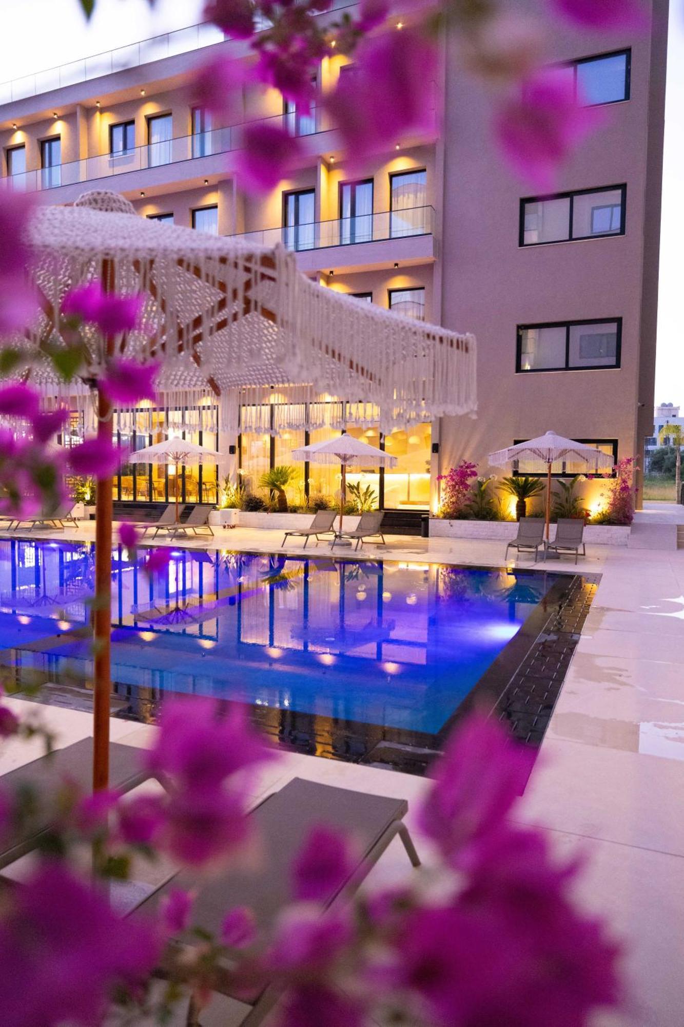 Tris3 Hotel Radhimë Exteriér fotografie