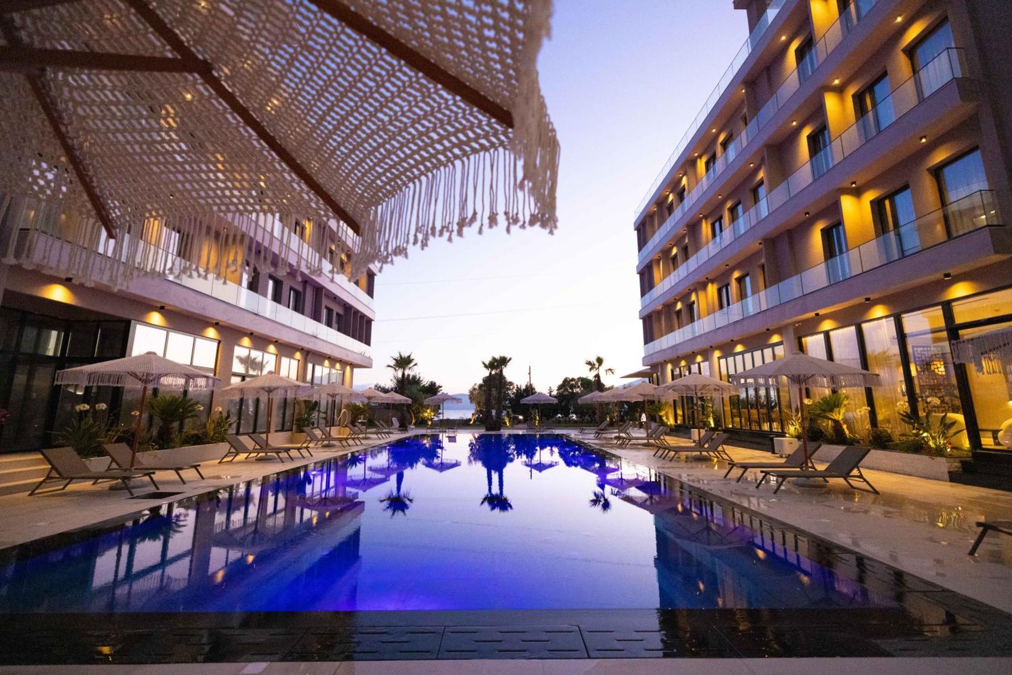 Tris3 Hotel Radhimë Exteriér fotografie